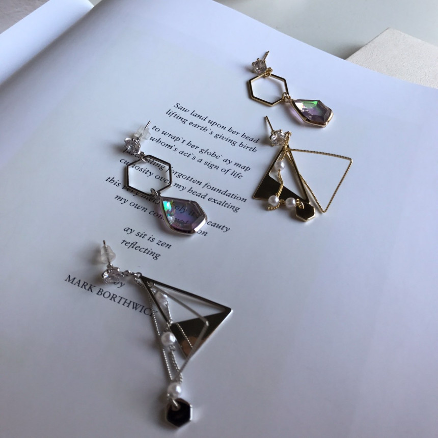 <b><p>Demang Cubic Sequins Unknown Drop earri Lce</p></b><b><p>ディマン キュービック スパンコール オンバル ドロップ イヤリング ランス ユニーク</p></b><br /><br /><p align='center'>