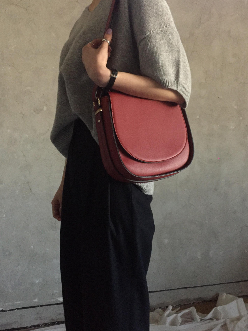 <b><p>Half-line flap shoulder 20 Women's at</p></b><b><p>ハーフラインフラップショルダー20代の女性すっきりとしたスタイル洗練されたギフトユニークなディテール</p></b><br /><br /><p align='center'>