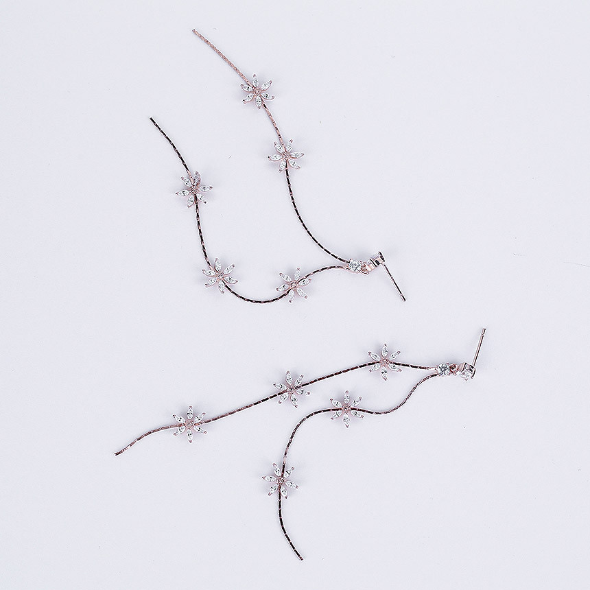 <b><p>flower Two lines Sn Fr earrg gut ok Female</p></b><b><p>フラワー トゥライン 雪花 イヤリング ゲストルック 女性コーディネート 女神 高級感</p></b><br /><br /><p align='center'>