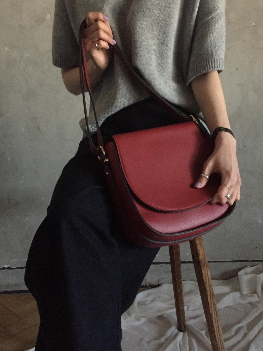 <b><p>Half-line flap shoulder 20 Women's at</p></b><b><p>ハーフラインフラップショルダー20代の女性すっきりとしたスタイル洗練されたギフトユニークなディテール</p></b><br /><br /><p align='center'>