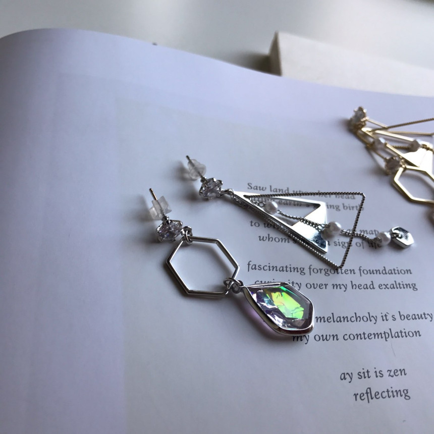 <b><p>Demang Cubic Sequins Unknown Drop earri Lce</p></b><b><p>ディマン キュービック スパンコール オンバル ドロップ イヤリング ランス ユニーク</p></b><br /><br /><p align='center'>