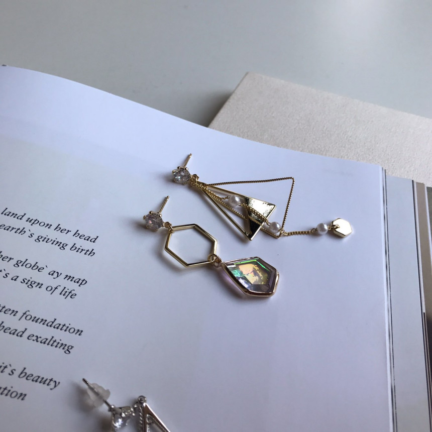 <b><p>Demang Cubic Sequins Unknown Drop earri Lce</p></b><b><p>ディマン キュービック スパンコール オンバル ドロップ イヤリング ランス ユニーク</p></b><br /><br /><p align='center'>