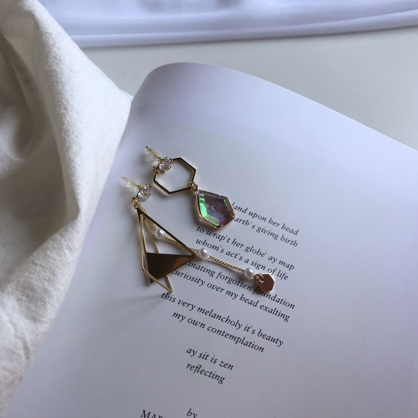 <b><p>Demang Cubic Sequins Unknown Drop earri Lce</p></b><b><p>ディマン キュービック スパンコール オンバル ドロップ イヤリング ランス ユニーク</p></b><br /><br /><p align='center'>