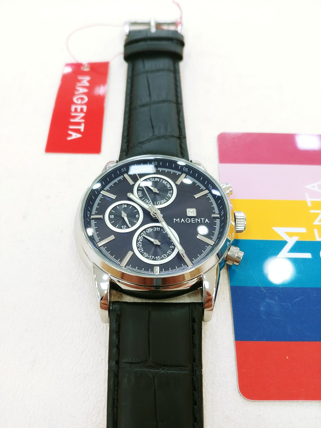 <b><p>MAGENTA Men's leather clock S111.05.BK.LT</p></b><b><p>マゼンタ メンズレザー 時計 S111.05.BK.LT 高品位なスタイリング モダンファッション</p></b><br /><br /><p align='center'>