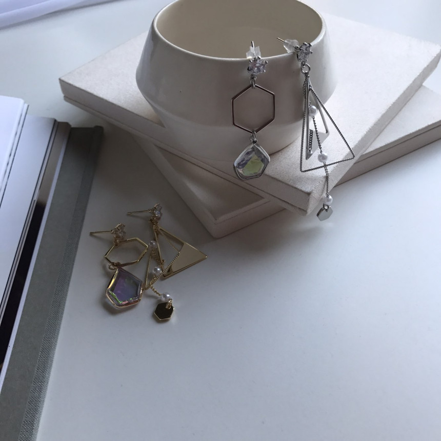 <b><p>Demang Cubic Sequins Unknown Drop earri Lce</p></b><b><p>ディマン キュービック スパンコール オンバル ドロップ イヤリング ランス ユニーク</p></b><br /><br /><p align='center'>