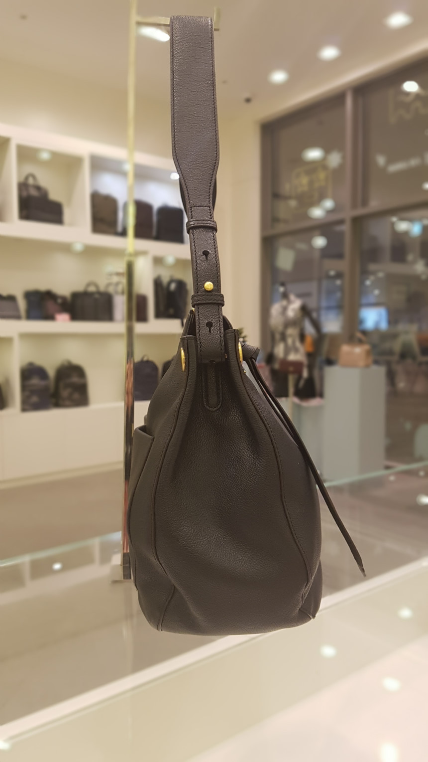 <b><p>Louis Quatorze Nural Hobo Shape lder Bag</p></b><b><p>ルイカトジュナチュラルなホーボーシェイプショルダーバッグHL3LO06BL</p></b><br /><br /><p align='center'>