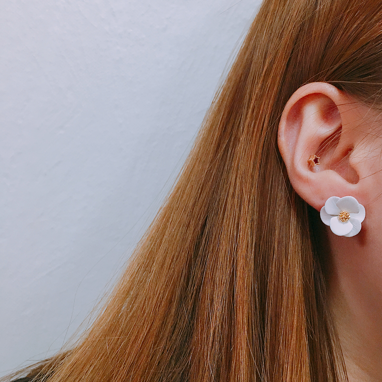 <b><p>Luce White Flower Earrings LKJ1142 attractive</p></b><b><p>ルーチェ ホワイトフラワーイヤリング LKJ1142 魅力的な ウンチム 一つだけで説得力の</p></b><br /><br /><p align='center'>