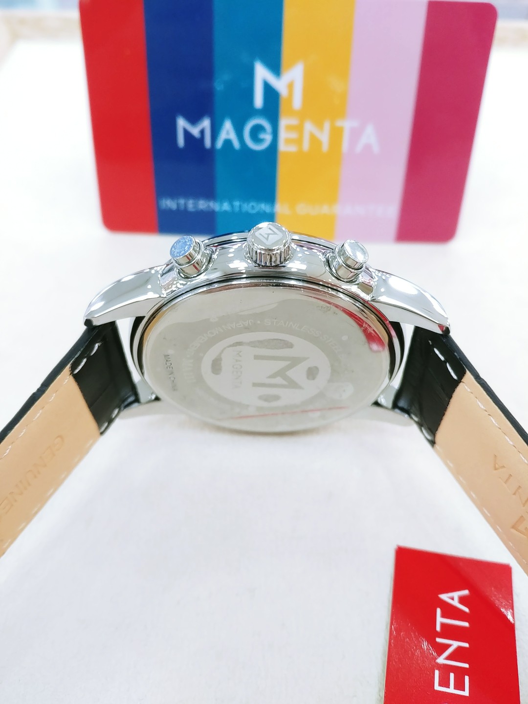 <b><p>MAGENTA Men's leather clock S111.05.BK.LT</p></b><b><p>マゼンタ メンズレザー 時計 S111.05.BK.LT 高品位なスタイリング モダンファッション</p></b><br /><br /><p align='center'>