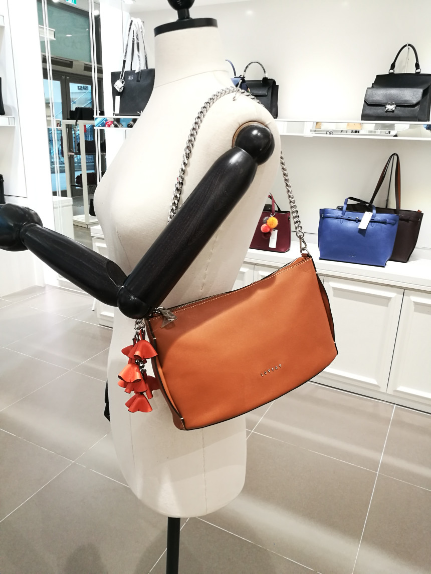 <b><p>LOVECAT Shoulder bag LHSHS014BLLC Casual</p></b><b><p>ロブケトショルダーバッグLHSHS014BLLCカジュアルな洗練されたファッション実用性の良いバッグ</p></b><br /><br /><p align='center'>