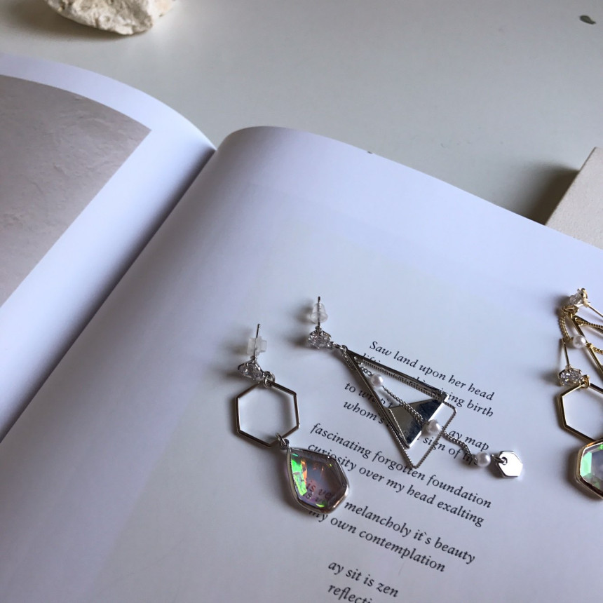 <b><p>Demang Cubic Sequins Unknown Drop earri Lce</p></b><b><p>ディマン キュービック スパンコール オンバル ドロップ イヤリング ランス ユニーク</p></b><br /><br /><p align='center'>