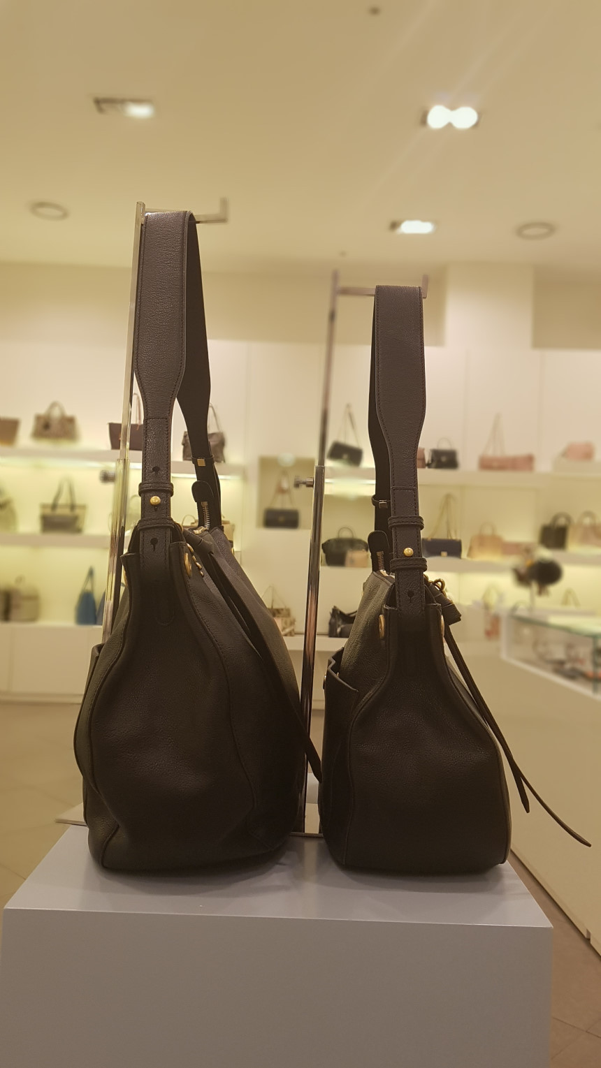 <b><p>Louis Quatorze Nural Hobo Shape lder Bag</p></b><b><p>ルイカトジュナチュラルなホーボーシェイプショルダーバッグHL3LO06BL</p></b><br /><br /><p align='center'>