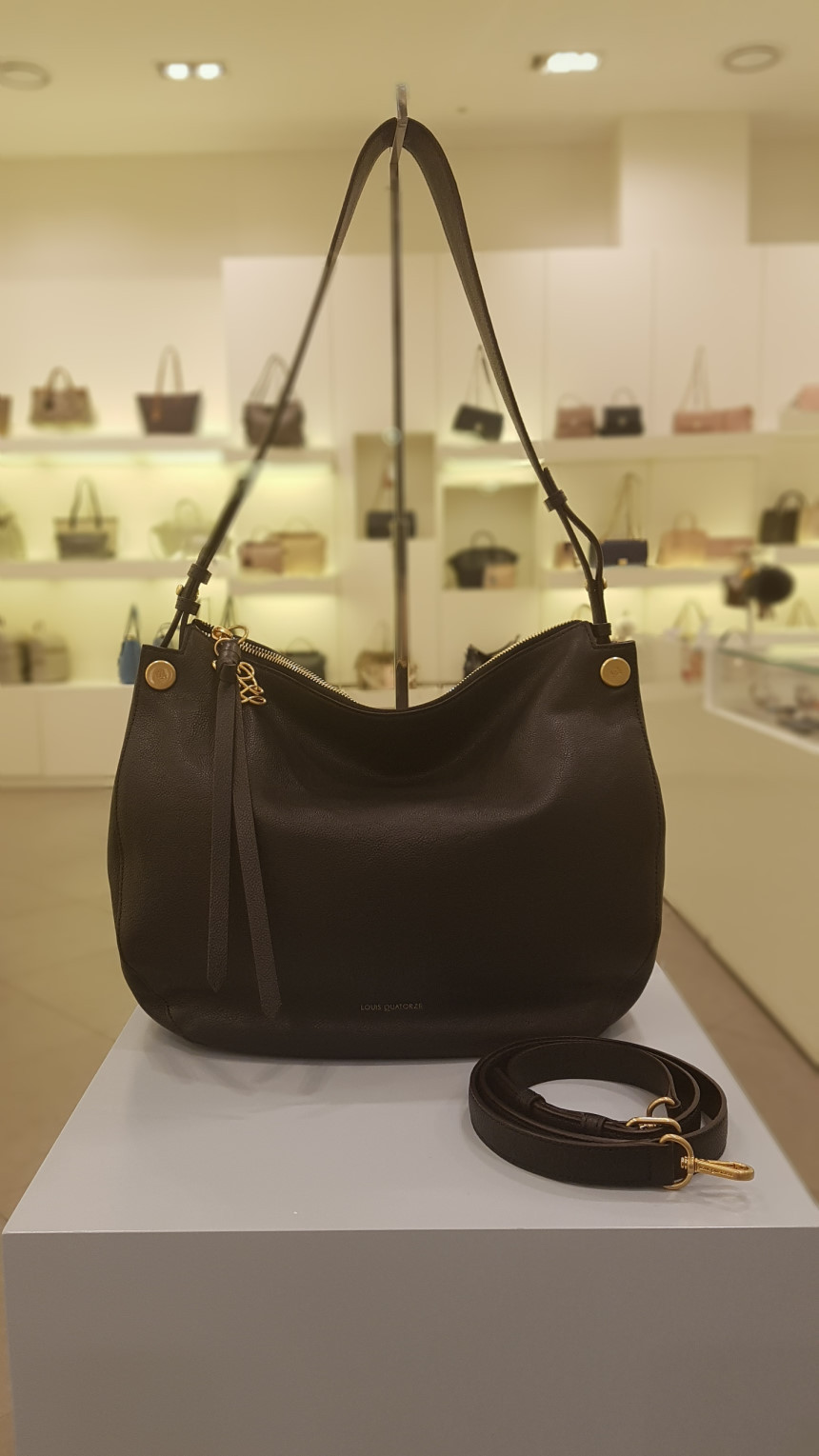 <b><p>Louis Quatorze Nural Hobo Shape lder Bag</p></b><b><p>ルイカトジュナチュラルなホーボーシェイプショルダーバッグHL3LO06BL</p></b><br /><br /><p align='center'>