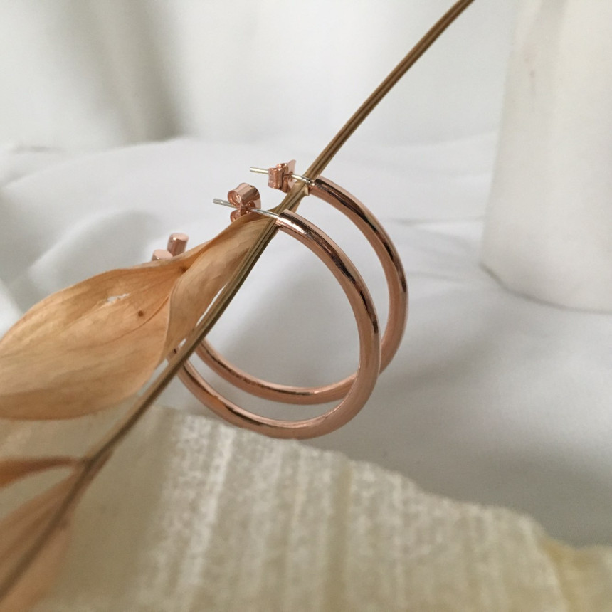 <b><p>Aomi Simple Modern Drop earring 3color Bl</p></b><b><p>青海 シンプルモダン ドロップ イヤリング 3色 ケバケバ 輝く 魅力のあるスタイル</p></b><br /><br /><p align='center'>