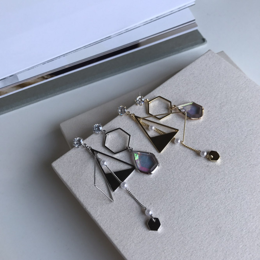 <b><p>Demang Cubic Sequins Unknown Drop earri Lce</p></b><b><p>ディマン キュービック スパンコール オンバル ドロップ イヤリング ランス ユニーク</p></b><br /><br /><p align='center'>