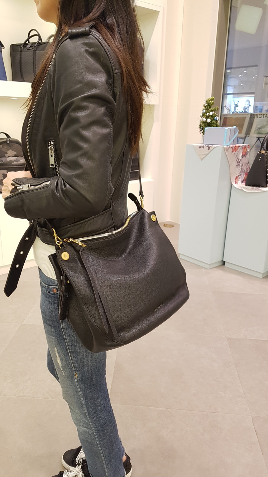 <b><p>Louis Quatorze Nural Hobo Shape lder Bag</p></b><b><p>ルイカトジュナチュラルなホーボーシェイプショルダーバッグHL3LO06BL</p></b><br /><br /><p align='center'>