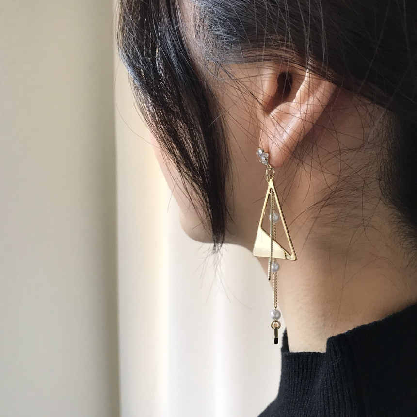 <b><p>Demang Cubic Sequins Unknown Drop earri Lce</p></b><b><p>ディマン キュービック スパンコール オンバル ドロップ イヤリング ランス ユニーク</p></b><br /><br /><p align='center'>