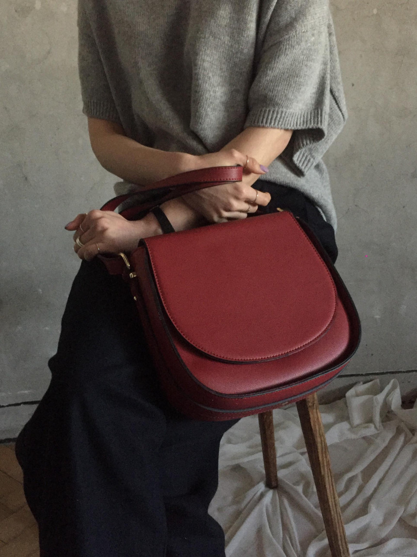 <b><p>Half-line flap shoulder 20 Women's at</p></b><b><p>ハーフラインフラップショルダー20代の女性すっきりとしたスタイル洗練されたギフトユニークなディテール</p></b><br /><br /><p align='center'>