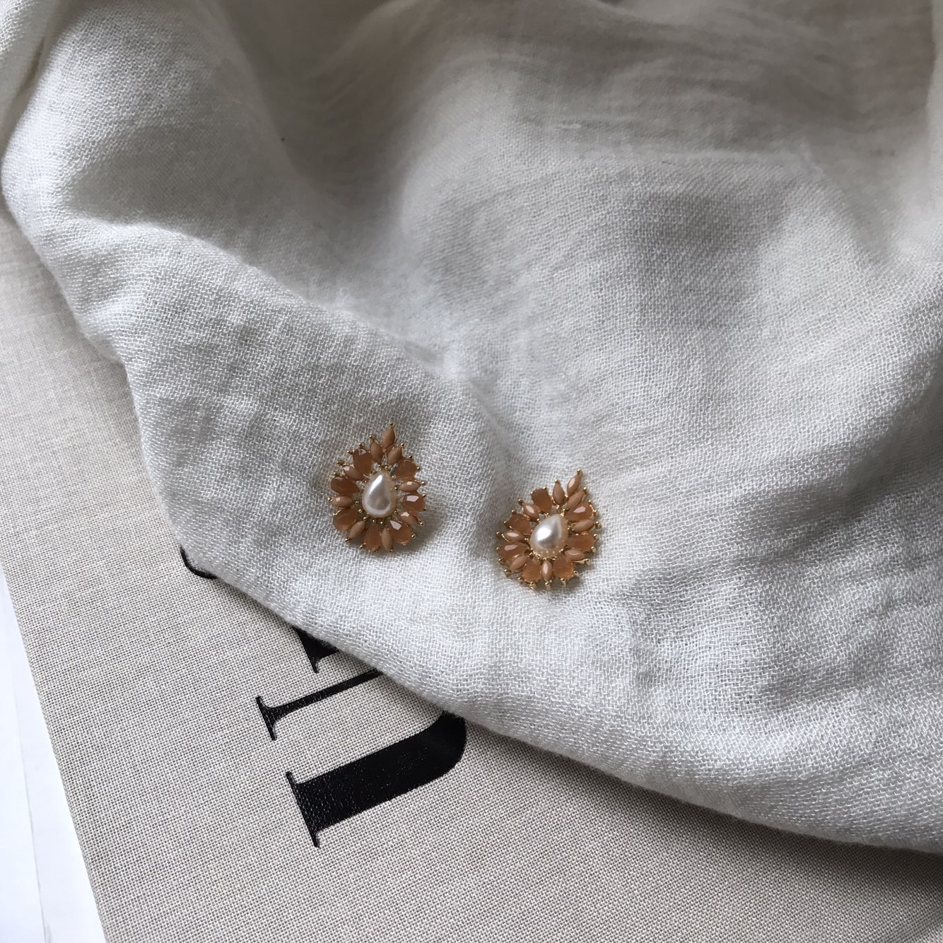 <b><p>Teal Prl flower rring Daily coordation Feme</p></b><b><p>チオル 真珠 フラワー イヤリング デイリーコーディネート フェミニンスタイル ヨリヨリた</p></b><br /><br /><p align='center'>