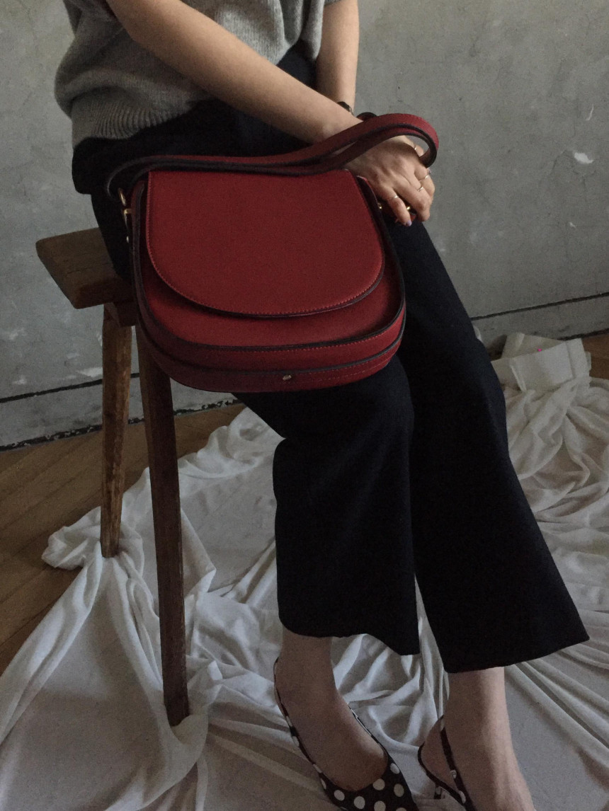 <b><p>Half-line flap shoulder 20 Women's at</p></b><b><p>ハーフラインフラップショルダー20代の女性すっきりとしたスタイル洗練されたギフトユニークなディテール</p></b><br /><br /><p align='center'>