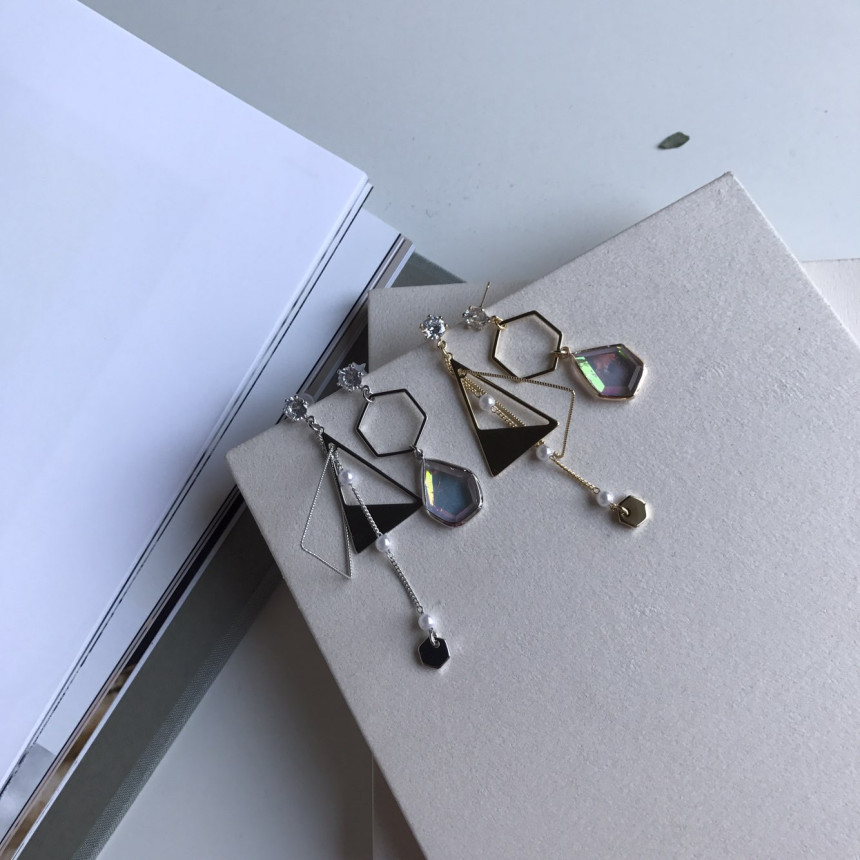 <b><p>Demang Cubic Sequins Unknown Drop earri Lce</p></b><b><p>ディマン キュービック スパンコール オンバル ドロップ イヤリング ランス ユニーク</p></b><br /><br /><p align='center'>