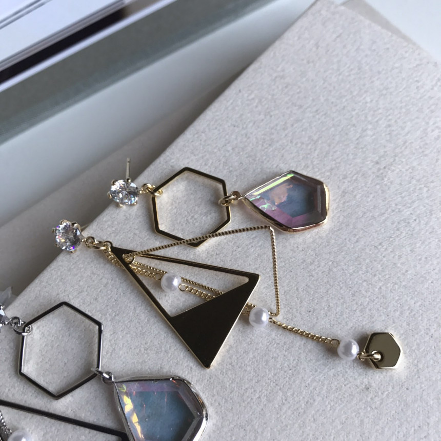 <b><p>Demang Cubic Sequins Unknown Drop earri Lce</p></b><b><p>ディマン キュービック スパンコール オンバル ドロップ イヤリング ランス ユニーク</p></b><br /><br /><p align='center'>