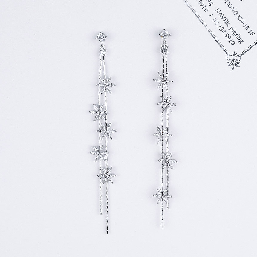 <b><p>flower Two lines Sn Fr earrg gut ok Female</p></b><b><p>フラワー トゥライン 雪花 イヤリング ゲストルック 女性コーディネート 女神 高級感</p></b><br /><br /><p align='center'>