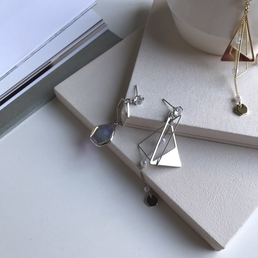 <b><p>Demang Cubic Sequins Unknown Drop earri Lce</p></b><b><p>ディマン キュービック スパンコール オンバル ドロップ イヤリング ランス ユニーク</p></b><br /><br /><p align='center'>