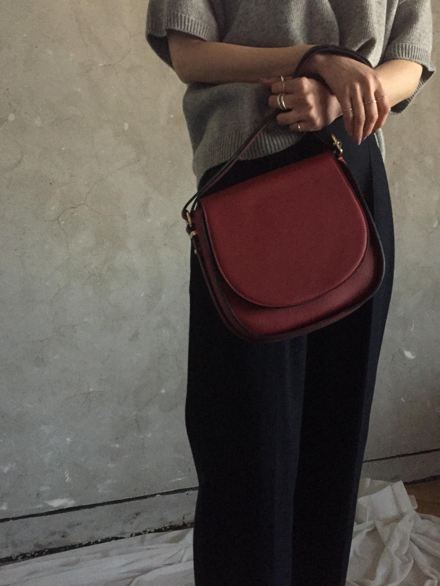 <b><p>Half-line flap shoulder 20 Women's at</p></b><b><p>ハーフラインフラップショルダー20代の女性すっきりとしたスタイル洗練されたギフトユニークなディテール</p></b><br /><br /><p align='center'>