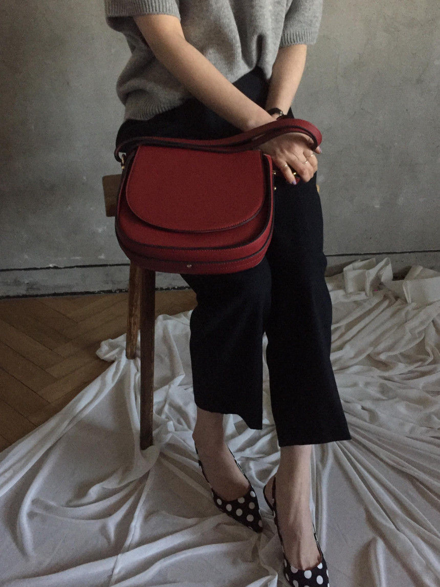 <b><p>Half-line flap shoulder 20 Women's at</p></b><b><p>ハーフラインフラップショルダー20代の女性すっきりとしたスタイル洗練されたギフトユニークなディテール</p></b><br /><br /><p align='center'>