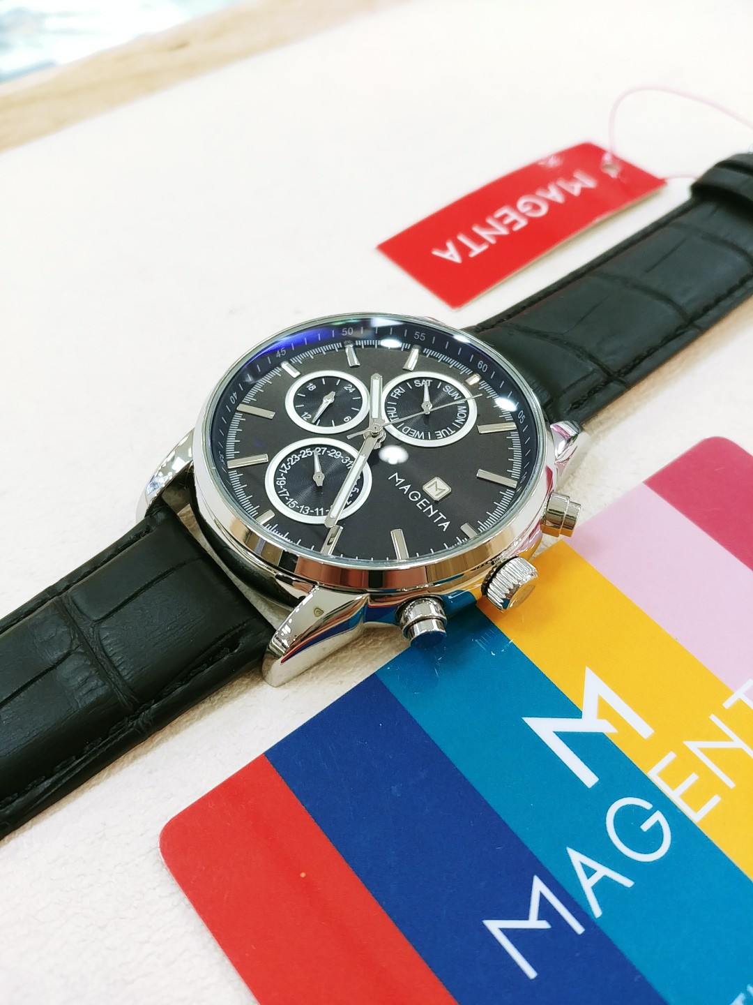 <b><p>MAGENTA Men's leather clock S111.05.BK.LT</p></b><b><p>マゼンタ メンズレザー 時計 S111.05.BK.LT 高品位なスタイリング モダンファッション</p></b><br /><br /><p align='center'>