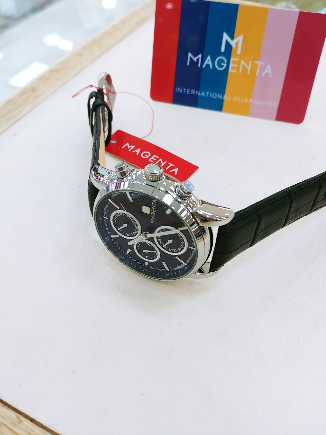 <b><p>MAGENTA Men's leather clock S111.05.BK.LT</p></b><b><p>マゼンタ メンズレザー 時計 S111.05.BK.LT 高品位なスタイリング モダンファッション</p></b><br /><br /><p align='center'>