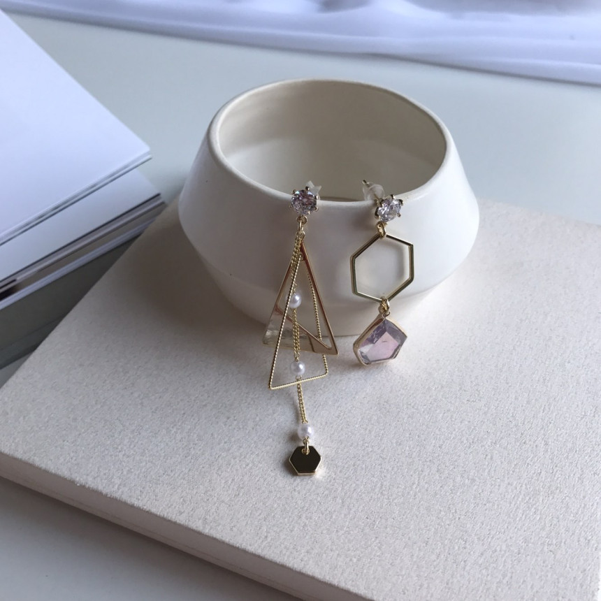 <b><p>Demang Cubic Sequins Unknown Drop earri Lce</p></b><b><p>ディマン キュービック スパンコール オンバル ドロップ イヤリング ランス ユニーク</p></b><br /><br /><p align='center'>