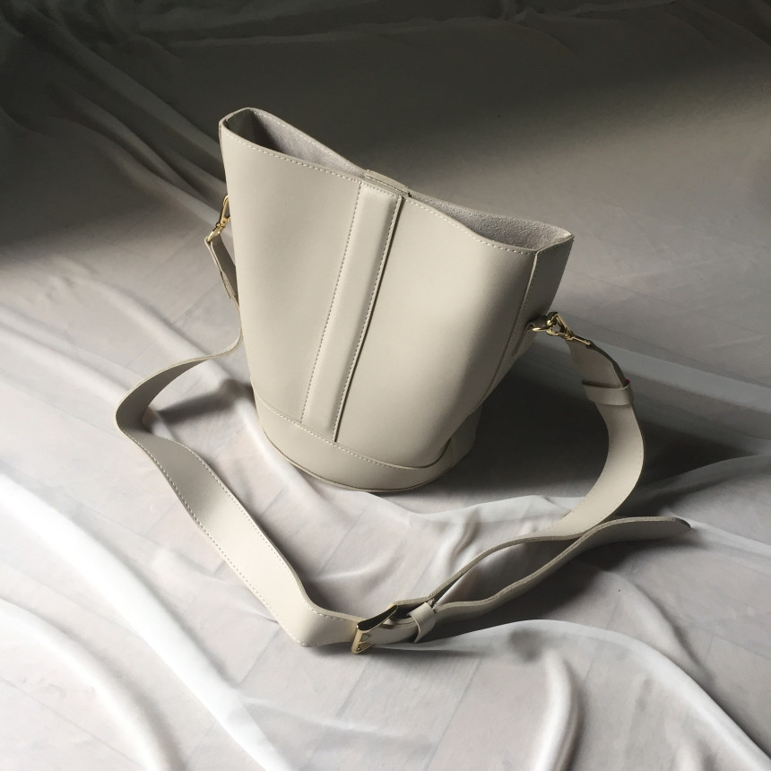 <b><p>Simple Herb Buckets 20's Womens Neat Design</p></b><b><p>シンプルヘルバケット20代の女性すっきりとしたデザインゆったりサイズの収納かわいいショルダーバッグ断</p></b><br /><br /><p align='center'>