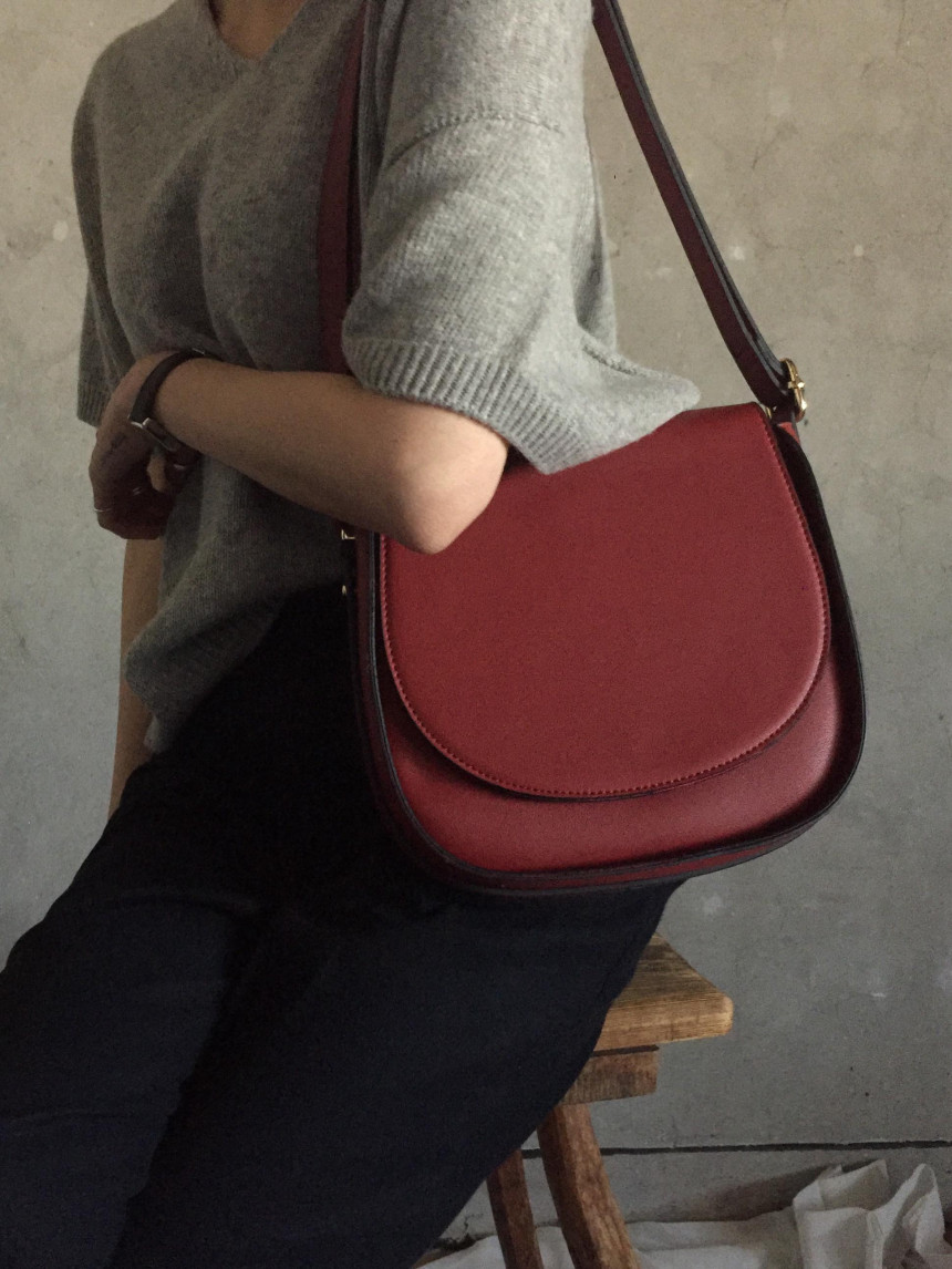 <b><p>Half-line flap shoulder 20 Women's at</p></b><b><p>ハーフラインフラップショルダー20代の女性すっきりとしたスタイル洗練されたギフトユニークなディテール</p></b><br /><br /><p align='center'>