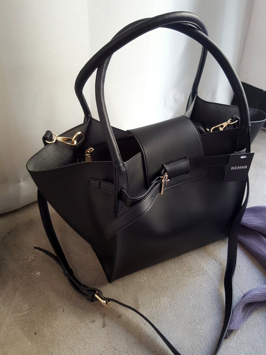 <b><p>Clooney twenties female younger Missy Lk</p></b><b><p>無排クルーニー20代の女性若いズームマミクロルックビッグバッグバケットバッグ外出ルックコーディネート</p></b><br /><br /><p align='center'>