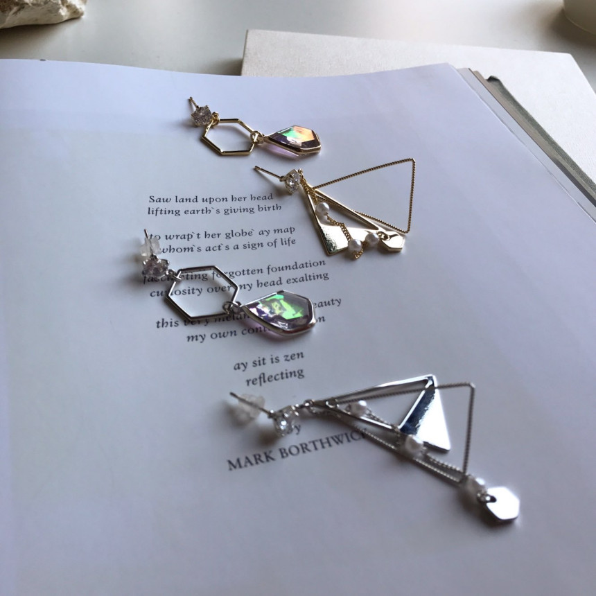 <b><p>Demang Cubic Sequins Unknown Drop earri Lce</p></b><b><p>ディマン キュービック スパンコール オンバル ドロップ イヤリング ランス ユニーク</p></b><br /><br /><p align='center'>