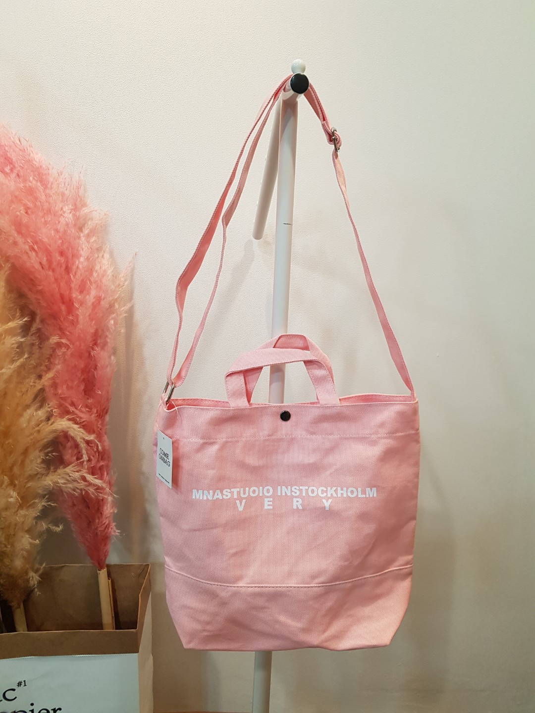 <b><p>Berry Cross Eco Bag Mini Light Hand Easy</p></b><b><p>ベリークロスエコバッグミニ軽量手提げコーディネイトしやすいいくつかのも、消化可能なかわいいデイリー</p></b><br /><br /><p align='center'>