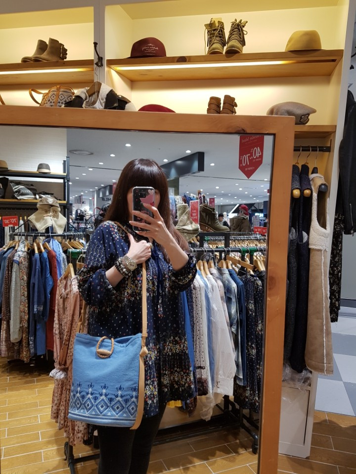 <b><p>Shoulder bag embroied nim Saths Day T172MBP136</p></b><b><p>サスデイアイランドデニム刺繍ショルダーバッグT172MBP136</p></b><br /><br /><p align='center'>