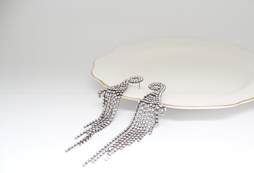 <b><p>Long Silver fi Drop Earris Elegant coordinati</p></b><b><p>ロング ウンチム ドロップイヤリ エレガントなコーディネート シンプルアクセサリー</p></b><br /><br /><p align='center'>