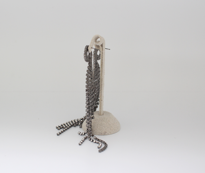 <b><p>Long Silver fi Drop Earris Elegant coordinati</p></b><b><p>ロング ウンチム ドロップイヤリ エレガントなコーディネート シンプルアクセサリー</p></b><br /><br /><p align='center'>