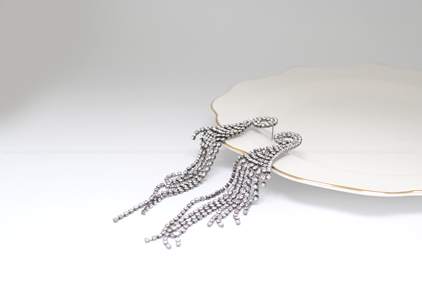 <b><p>Long Silver fi Drop Earris Elegant coordinati</p></b><b><p>ロング ウンチム ドロップイヤリ エレガントなコーディネート シンプルアクセサリー</p></b><br /><br /><p align='center'>
