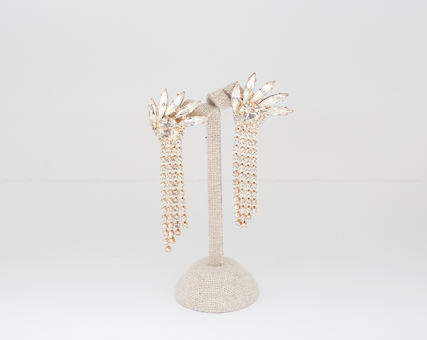 <b><p>Long Silver fi Drop Earris Elegant coordinati</p></b><b><p>ロング ウンチム ドロップイヤリ エレガントなコーディネート シンプルアクセサリー</p></b><br /><br /><p align='center'>