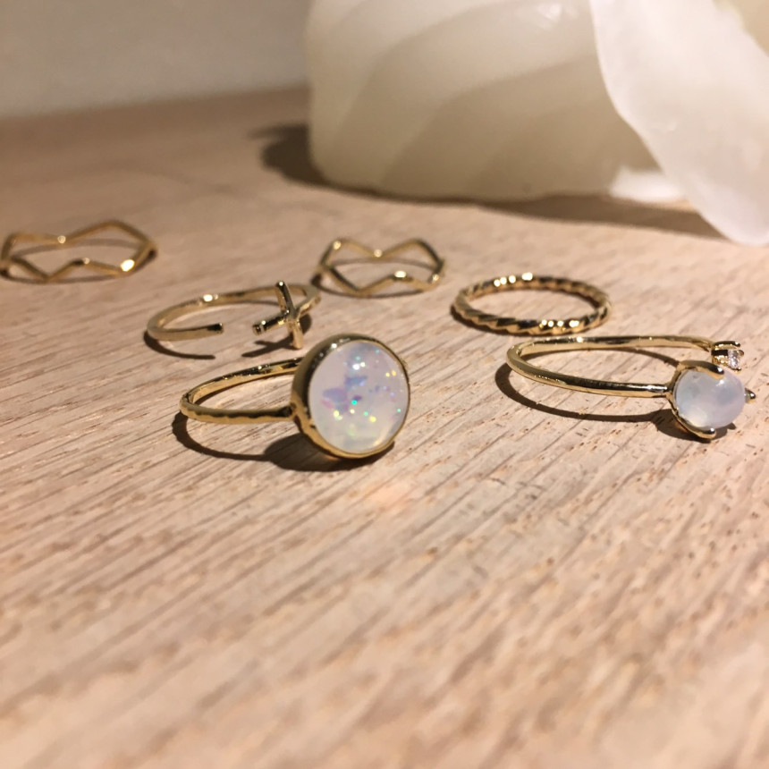 <b><p>Vail stone ring 6 sets Stylish Femi otial</p></b><b><p>ガイル 原石 リング 6セット 魅力のあるスタ フェミニンな感性ムード ヨリヨリじ</p></b><br /><br /><p align='center'>