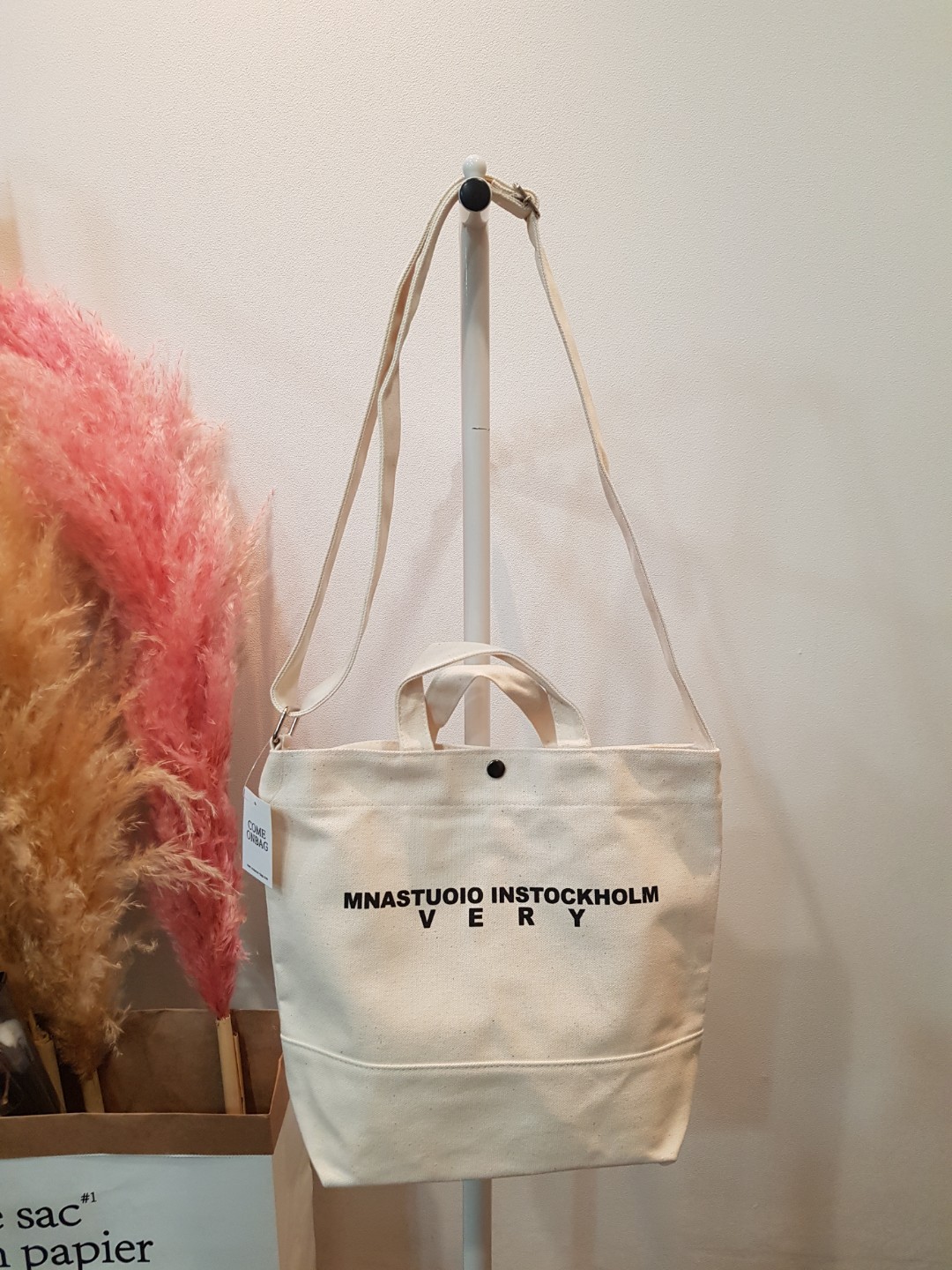 <b><p>Berry Cross Eco Bag Mini Light Hand Easy</p></b><b><p>ベリークロスエコバッグミニ軽量手提げコーディネイトしやすいいくつかのも、消化可能なかわいいデイリー</p></b><br /><br /><p align='center'>