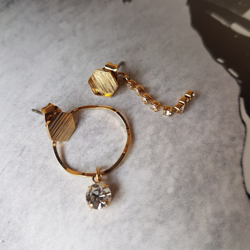 <b><p>Wifi Cubic Drop Two way Unknown earring Modern</p></b><b><p>ウィビ キュービック ドロップ ツーウェイ オンバル イヤリング モダンシ カジュアル</p></b><br /><br /><p align='center'>