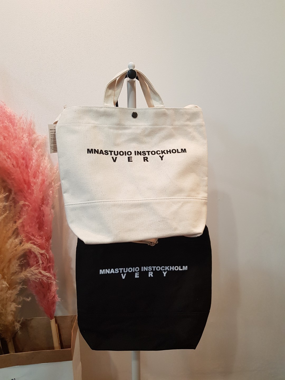 <b><p>Berry Cross Eco Bag Mini Light Hand Easy</p></b><b><p>ベリークロスエコバッグミニ軽量手提げコーディネイトしやすいいくつかのも、消化可能なかわいいデイリー</p></b><br /><br /><p align='center'>