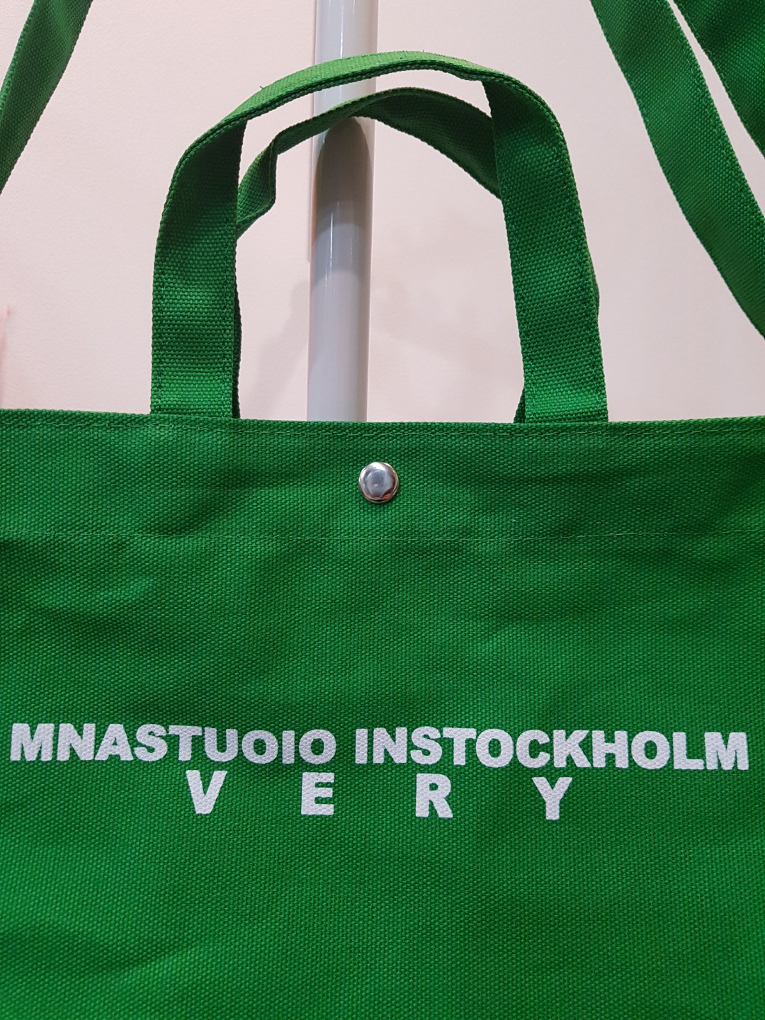 <b><p>Berry Cross Eco Bag Mini Light Hand Easy</p></b><b><p>ベリークロスエコバッグミニ軽量手提げコーディネイトしやすいいくつかのも、消化可能なかわいいデイリー</p></b><br /><br /><p align='center'>