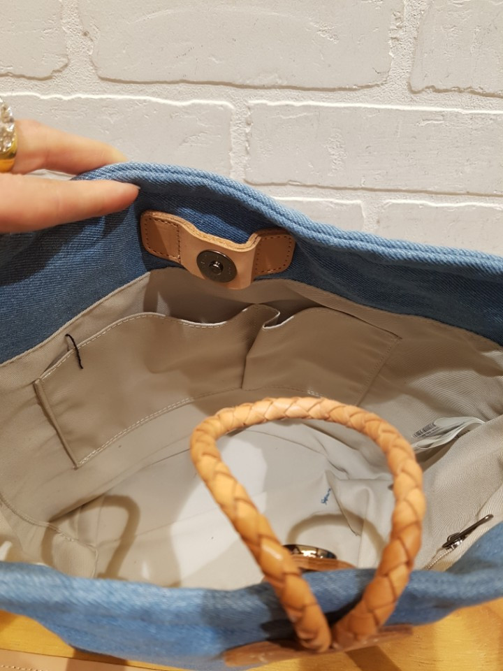 <b><p>Shoulder bag embroied nim Saths Day T172MBP136</p></b><b><p>サスデイアイランドデニム刺繍ショルダーバッグT172MBP136</p></b><br /><br /><p align='center'>