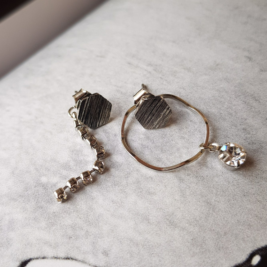 <b><p>Wifi Cubic Drop Two way Unknown earring Modern</p></b><b><p>ウィビ キュービック ドロップ ツーウェイ オンバル イヤリング モダンシ カジュアル</p></b><br /><br /><p align='center'>