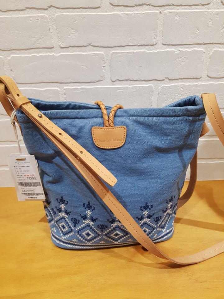 <b><p>Shoulder bag embroied nim Saths Day T172MBP136</p></b><b><p>サスデイアイランドデニム刺繍ショルダーバッグT172MBP136</p></b><br /><br /><p align='center'>